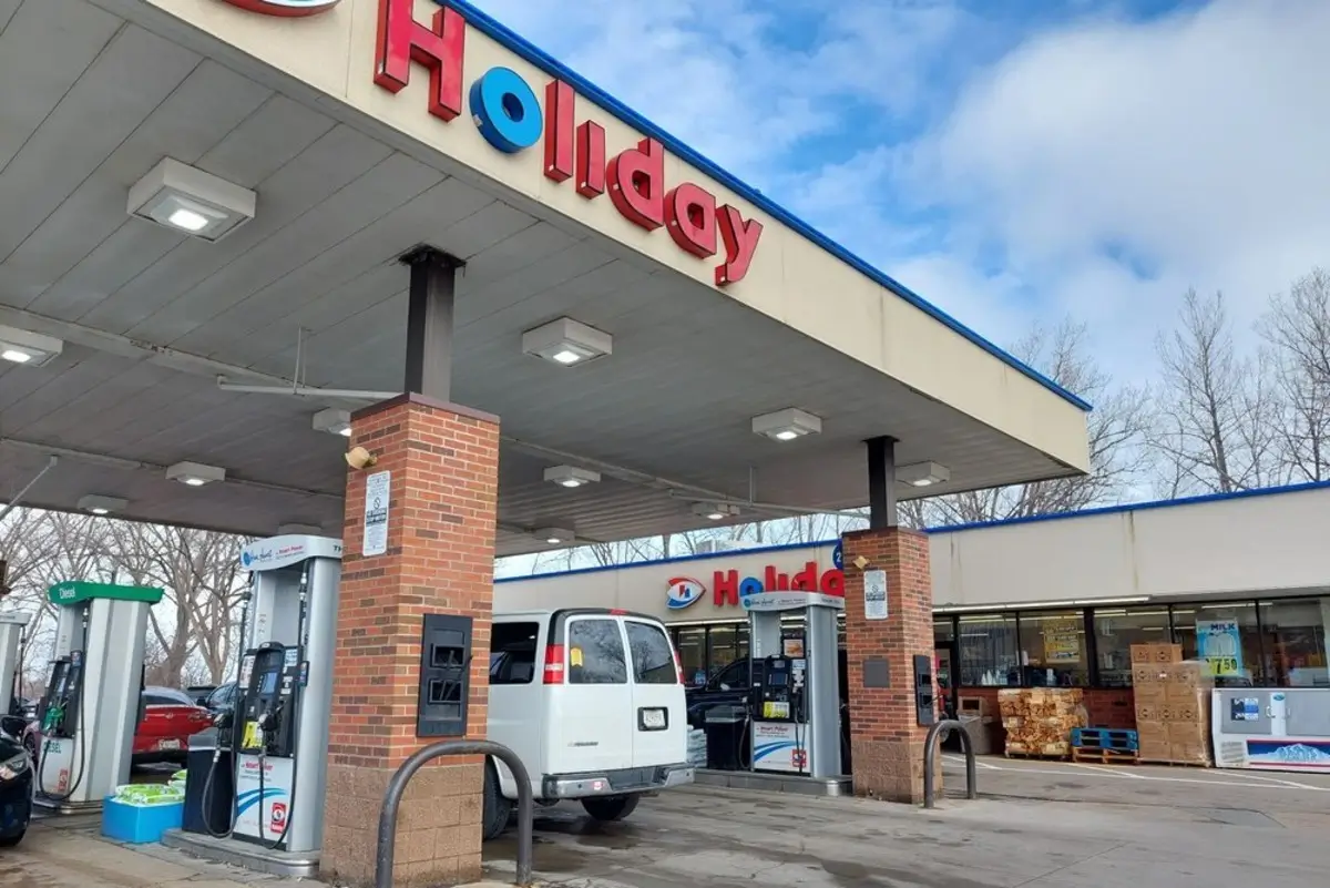 does Holiday Gas Station do Money Orders